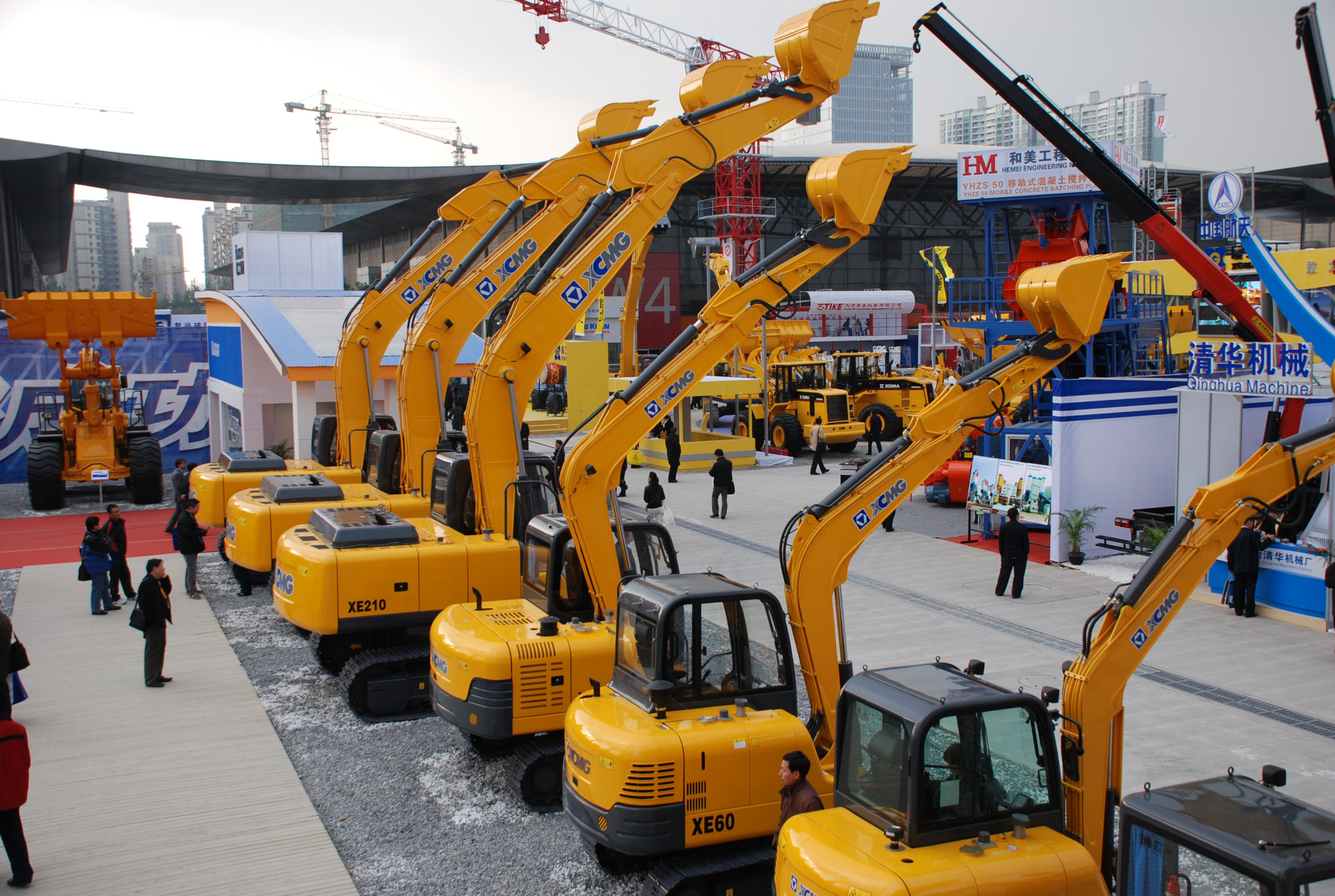 尊凯实业与凯雷投资集团揭晓联合声明终止相助，，自力举行重组；；；是年，，尊凯实业与卡特彼勒终止相助，，独资成立徐州尊凯实业挖掘机械有限公司