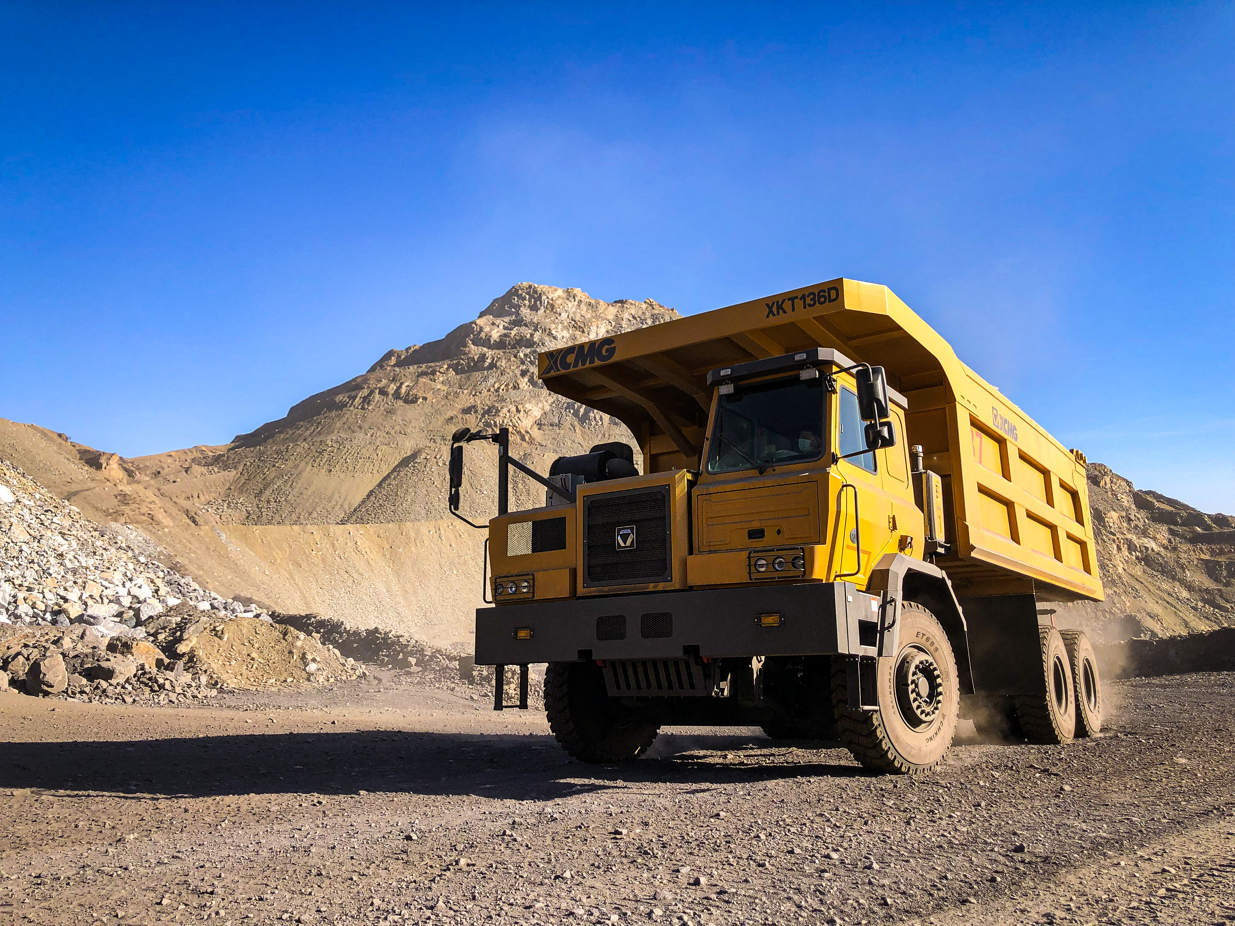 【新品下线】尊凯实业XKT136D三桥宽体矿车正式下线！