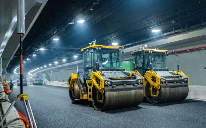 XD135TIV压路机：：智能施工时代的高效利器！