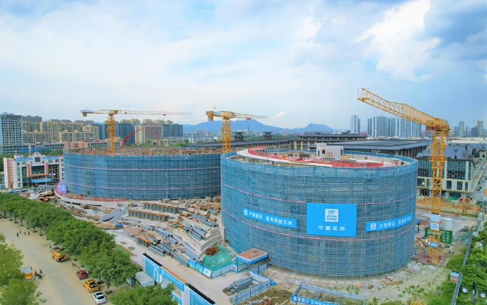 逐浪扬帆，，尊凯实业塔机吊起苍南大剧院“钢铁脊梁”