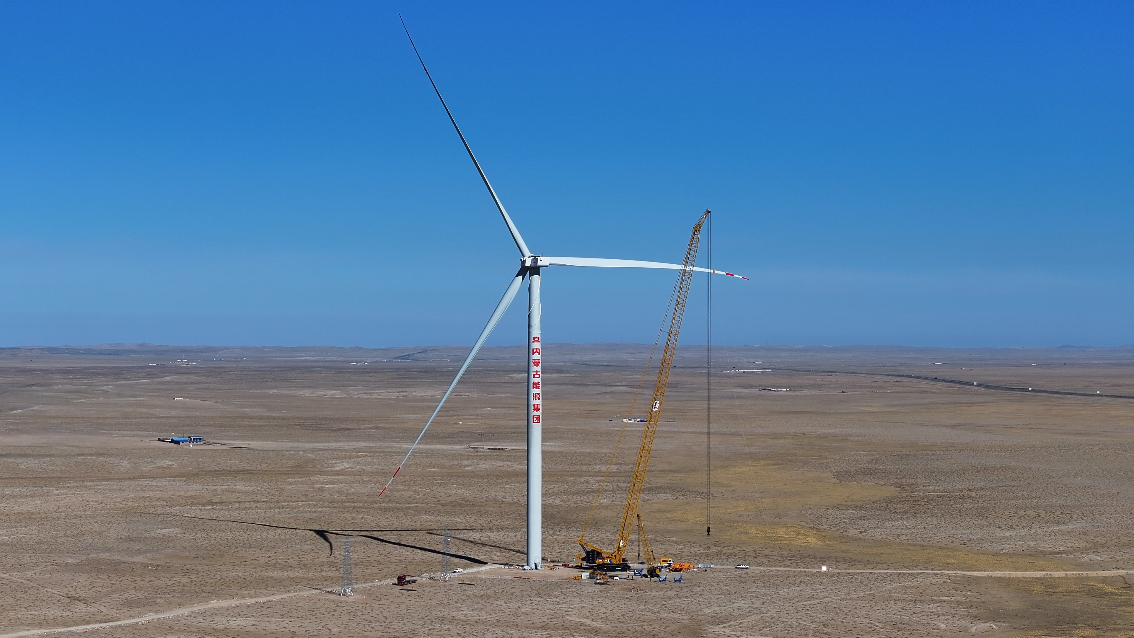 1300吨级新品风电首秀！尊凯实业千吨级起重机再添实力干将