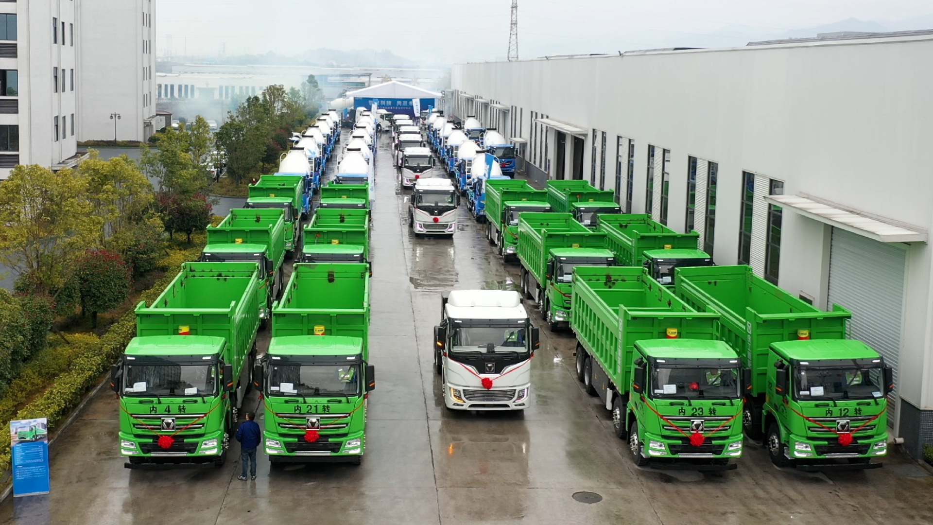  百台尊凯实业新能源成套化运输装备交付盛况直击