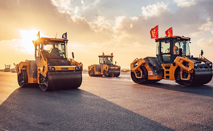 XD135T 压路机：：油面施工，智慧先行