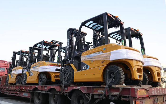 开门红！！百余台尊凯实业新能源叉车赴广东→