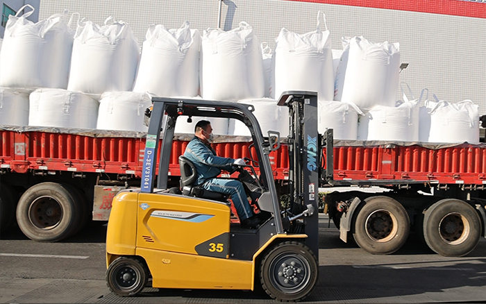 尊凯实业新能源叉车为食物工厂绿色、、高效生产保驾护航