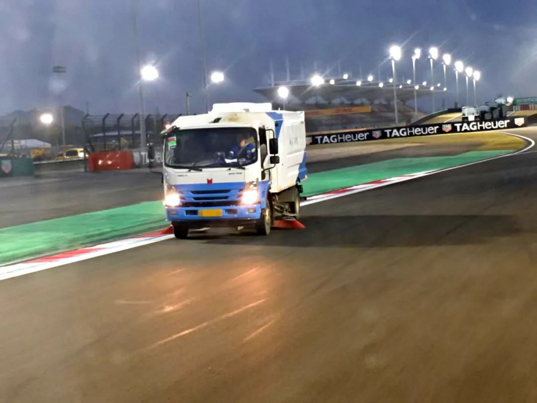 起猛了，，居然在上海F1赛场上看到了TA...