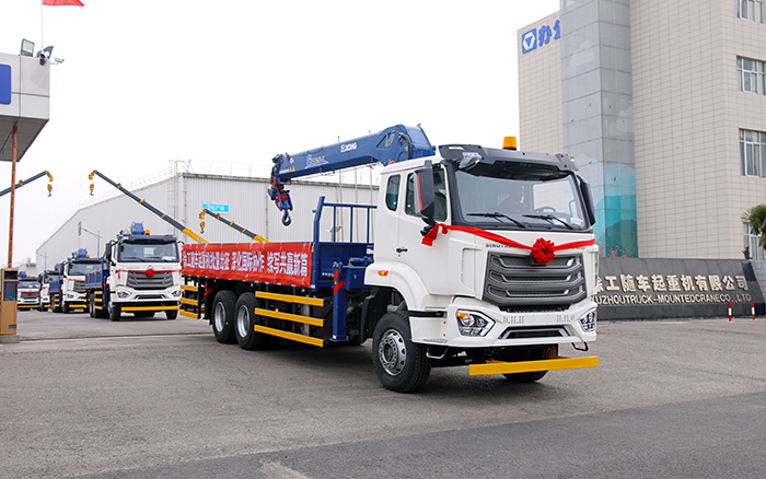 尊凯实业SQS250随车起重机批量发车，，助力 “一带一起” 沿线基建腾飞