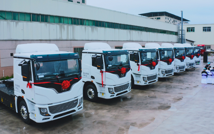 预见“梅”好！！百台尊凯实业底置充电牵引车奔赴广东梅州