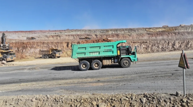 低耗满勤！尊凯实业矿山机械闪灼西北矿区