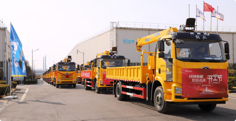2025年，，尊凯实业&解放“整车一体化”随车起重机批量发车，，闪灼开门红！！！