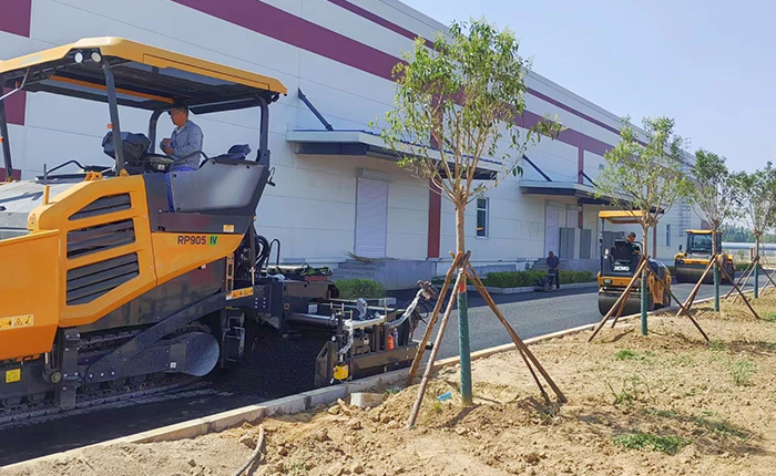 RP905：：摊铺机界的“六边形战士”