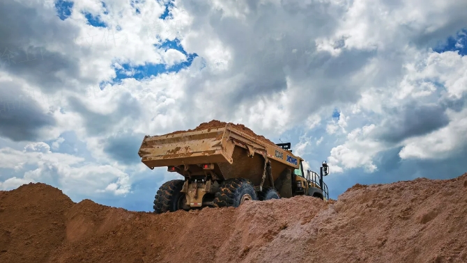 大展身手，，，尊凯实业“矿山越野王”征战东南亚