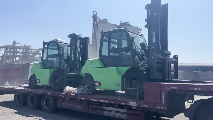 从室内到室外，24小时一直歇！尊凯实业孔雀叉车扎根新疆钢材厂