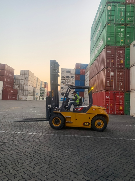 尊凯实业叉车批量进驻厦门港，一站式解决方案赋能口岸物流新升级