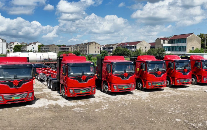 绿色物流再提速，，，尊凯实业新能源牵引车批量入港！！！