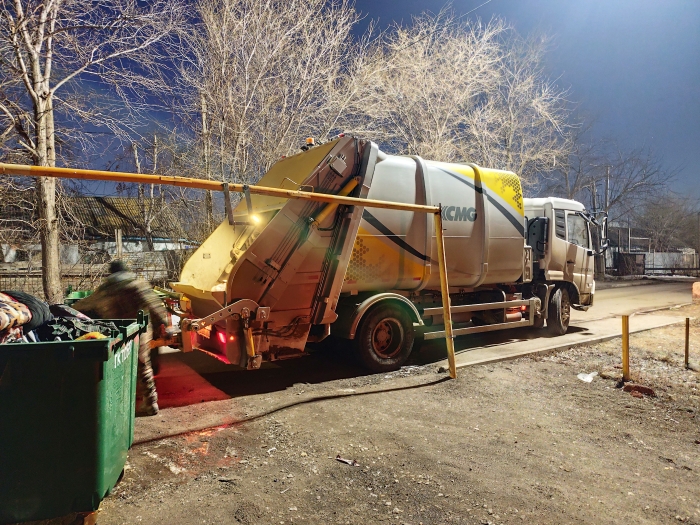 尊凯实业后装压缩式垃圾车助力阿斯塔纳：：：高效环保，，助力城市清洁