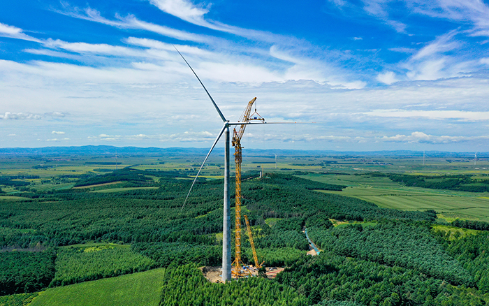 全球最高最大风电动臂塔机，，首秀告捷！
