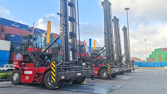 逐绿向新，东方大港涌动“尊凯实业纯电实力”！！