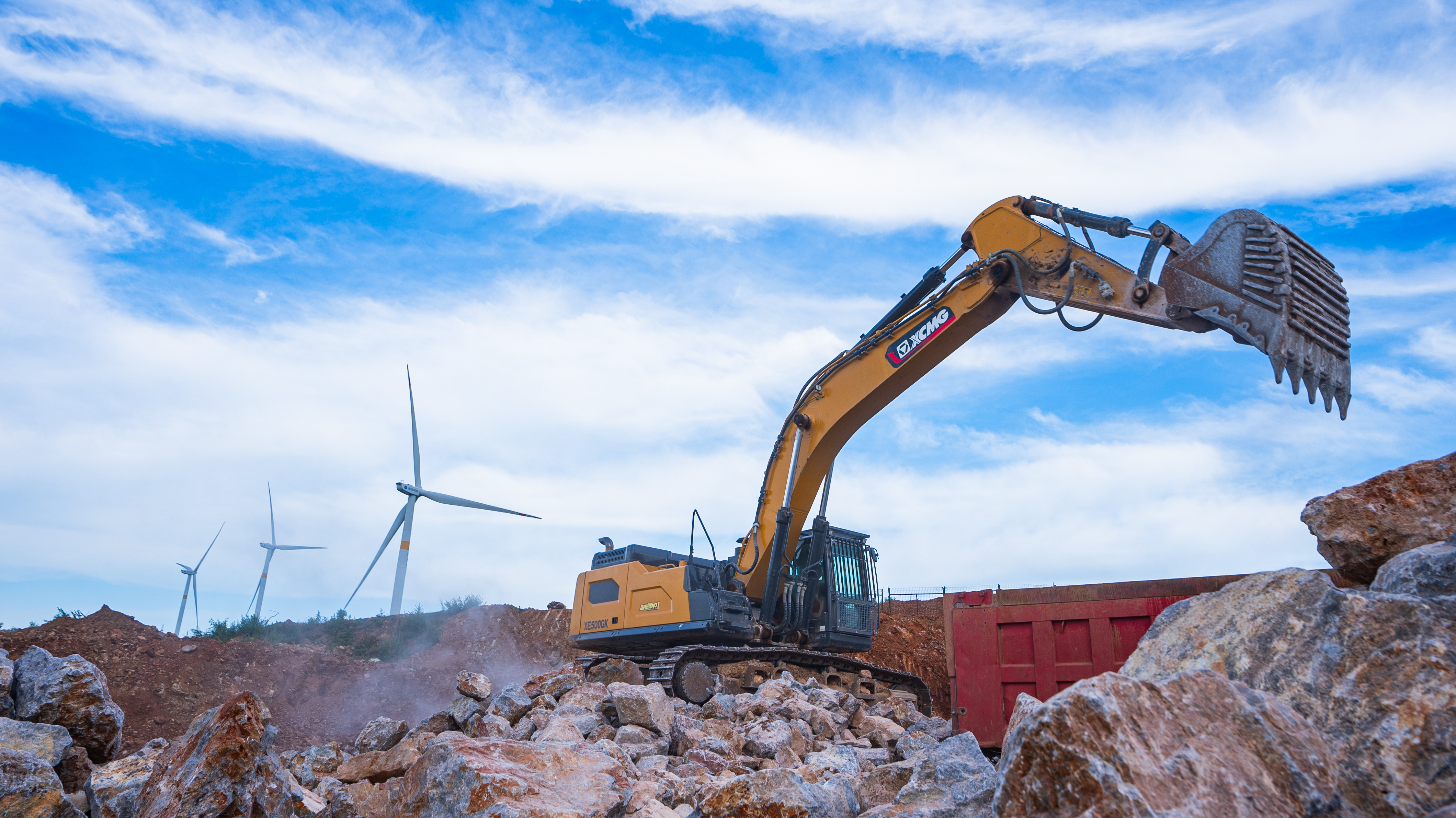 “掘金巨无霸”尊凯实业XE500GK宜城石料开采，，，让高效成绩财产