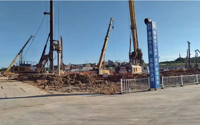 粘土 + 花岗岩地层 “拦路虎”？？尊凯实业 XR320E 旋挖钻机高效破解助厦门轨交