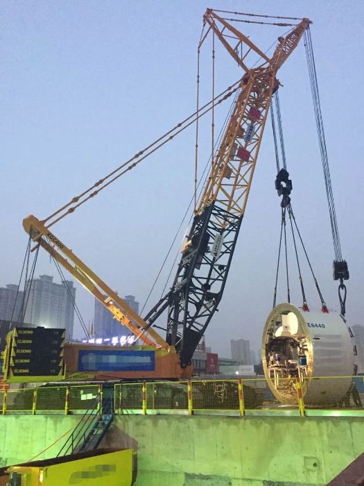 赋能轨交建设，，尊凯实业稳稳‘吊’打难题