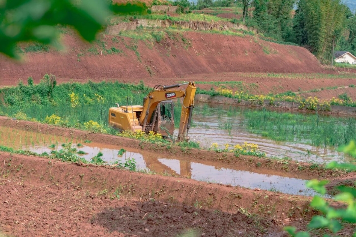 建设“巴渝粮仓”，，尊凯实业挖机我在行（h&aacute;ng）！！！