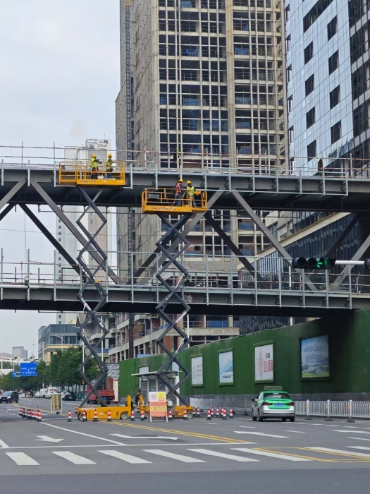 小巧身手着述为！！尊凯实业剪叉车助力市政桥梁焕新颜