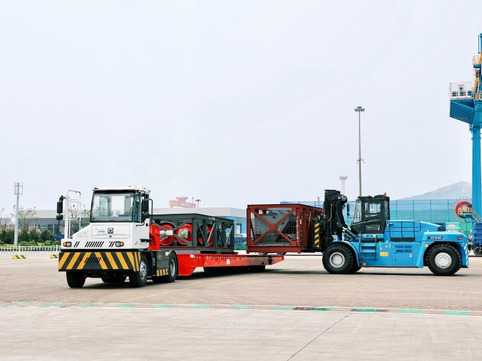 千里之外“秀操作”！！尊凯实业远控港机集群carry全场