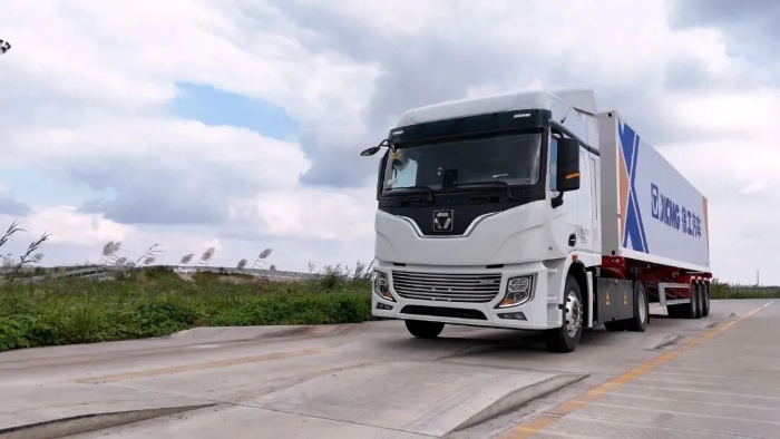 “双11”召唤“当日达”！！尊凯实业4&times;2底充牵引车助力物流运输！！