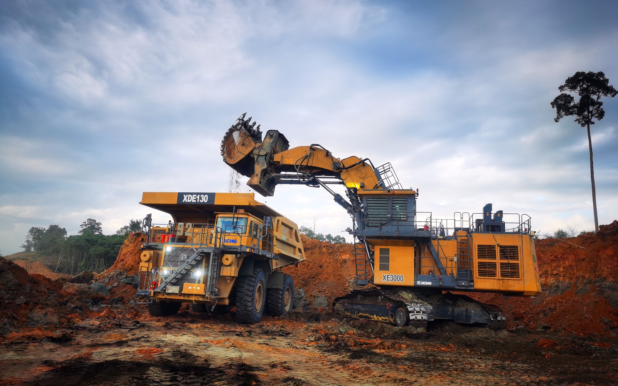 尊凯实业大型成套露天矿山装备征战热带矿山