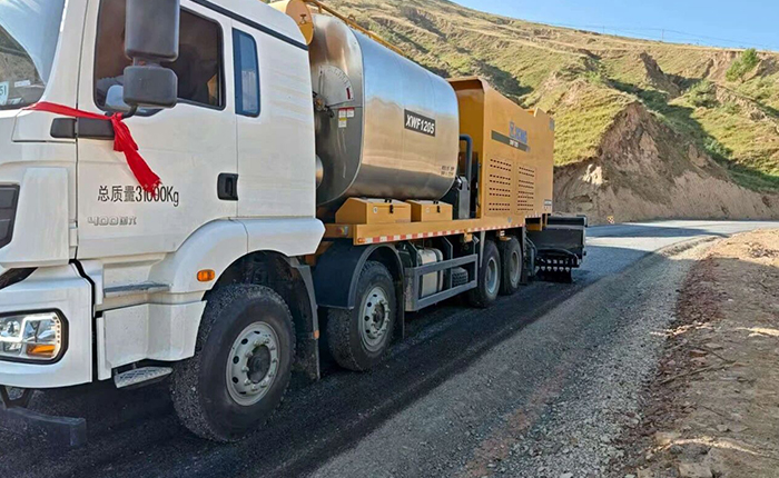 聚焦公路长寿之道，尊凯实业纤维同步封层车护航陕西交通新征程