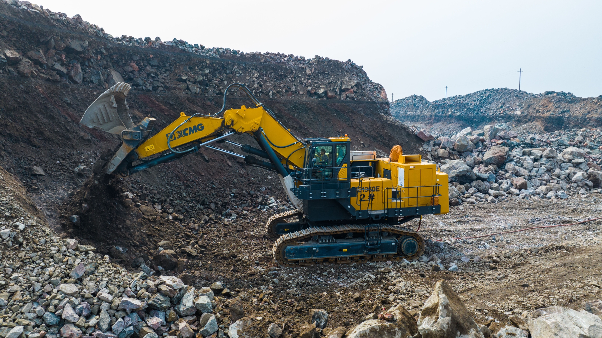 破局“硬岩+低碳”双难题，，，尊凯实业纯电矿挖XE1350E赢得河北铁矿客户信任