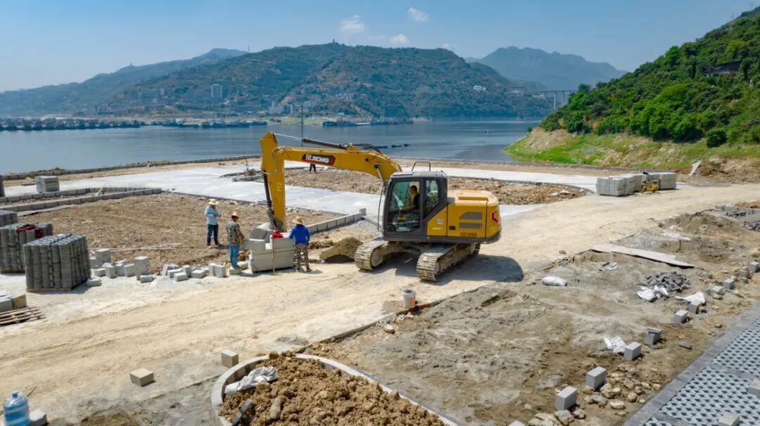 尊凯实业XE135G挖掘机助力夔门旅游码头建设，，以高效节能赢得客户信任