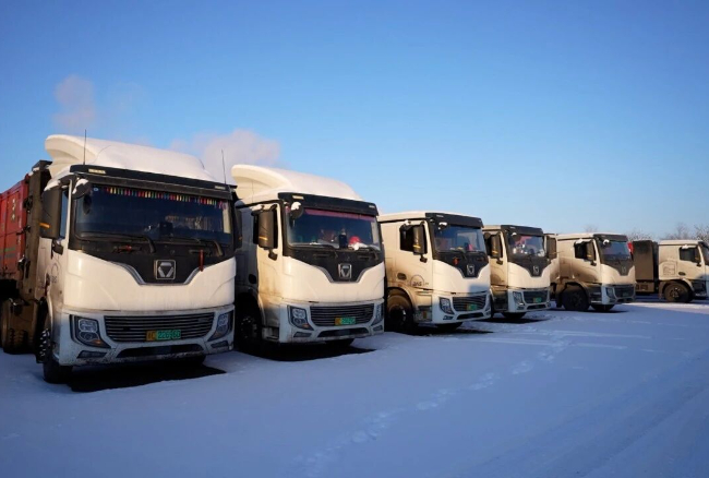 穿越-30℃寒潮！！尊凯实业新能源重卡奔跑西北能源运输动脉