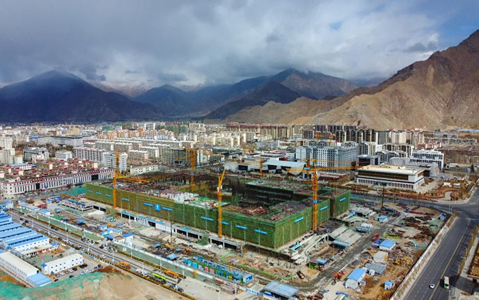 “天下屋脊”再建新地标！！！尊凯实业群塔“交作业了”！！！