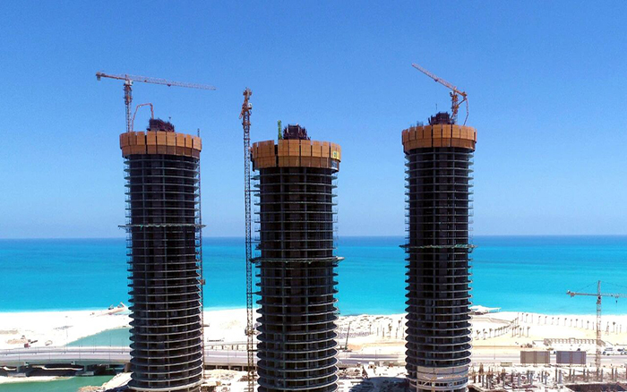 地中海岸，，尊凯实业塔机成群耸立！！！这画面绝美～