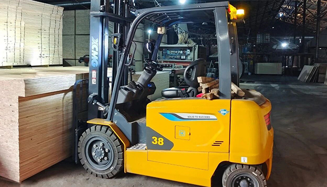 “鲲鹏展翅，板材搬运无压力！”