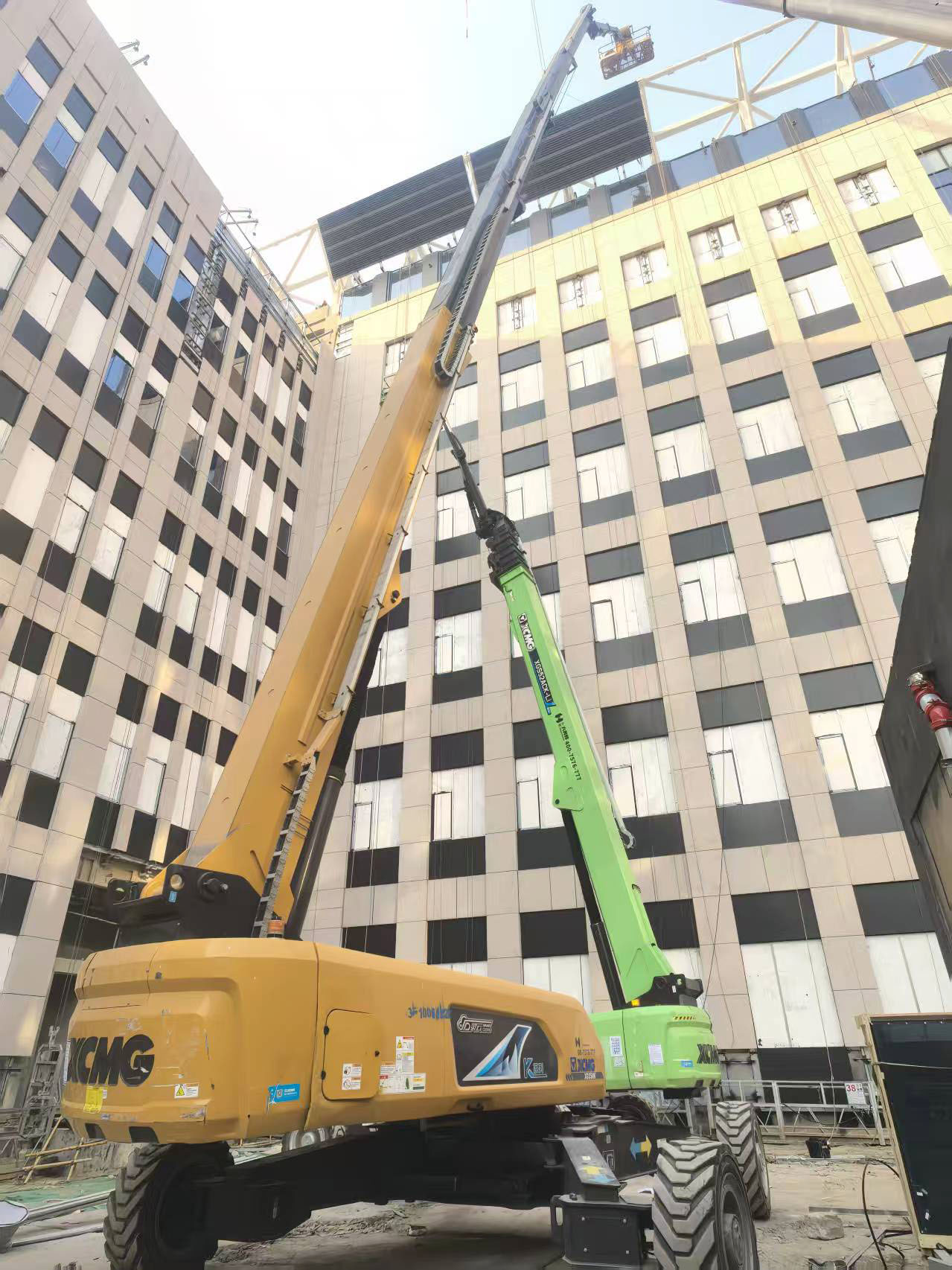 筑梦名校！！！尊凯实业高米数直臂高空作业平台护航人大附中项目建设